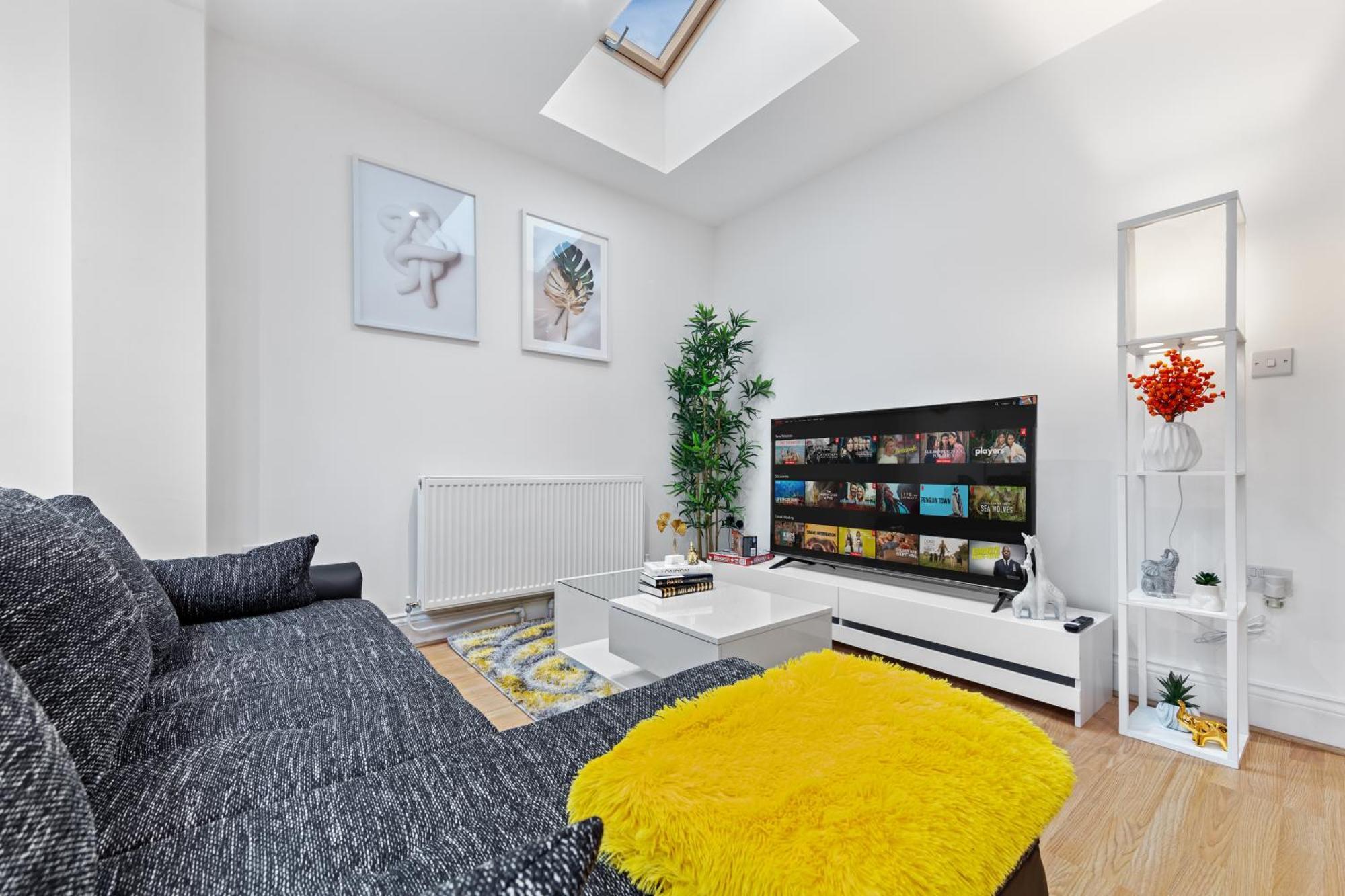 Immaculate 2-bed Escape- Sleeps 6- Garden & Parking - 15 Mins To Central- Save 20 Percent Weekly! * London