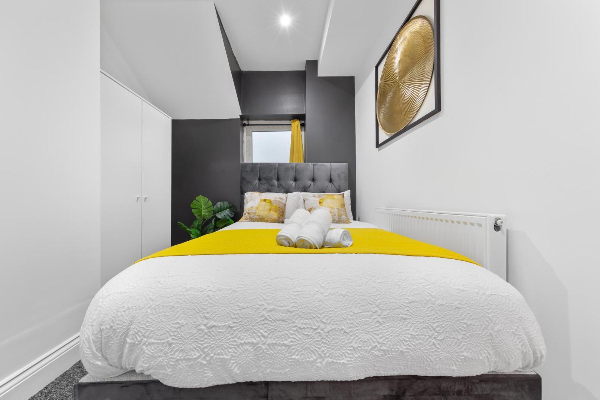 Apartment Immaculate 2-bed Escape- Sleeps 6- Garden & Parking - 15 Mins To Central- Save 20 Percent Weekly!