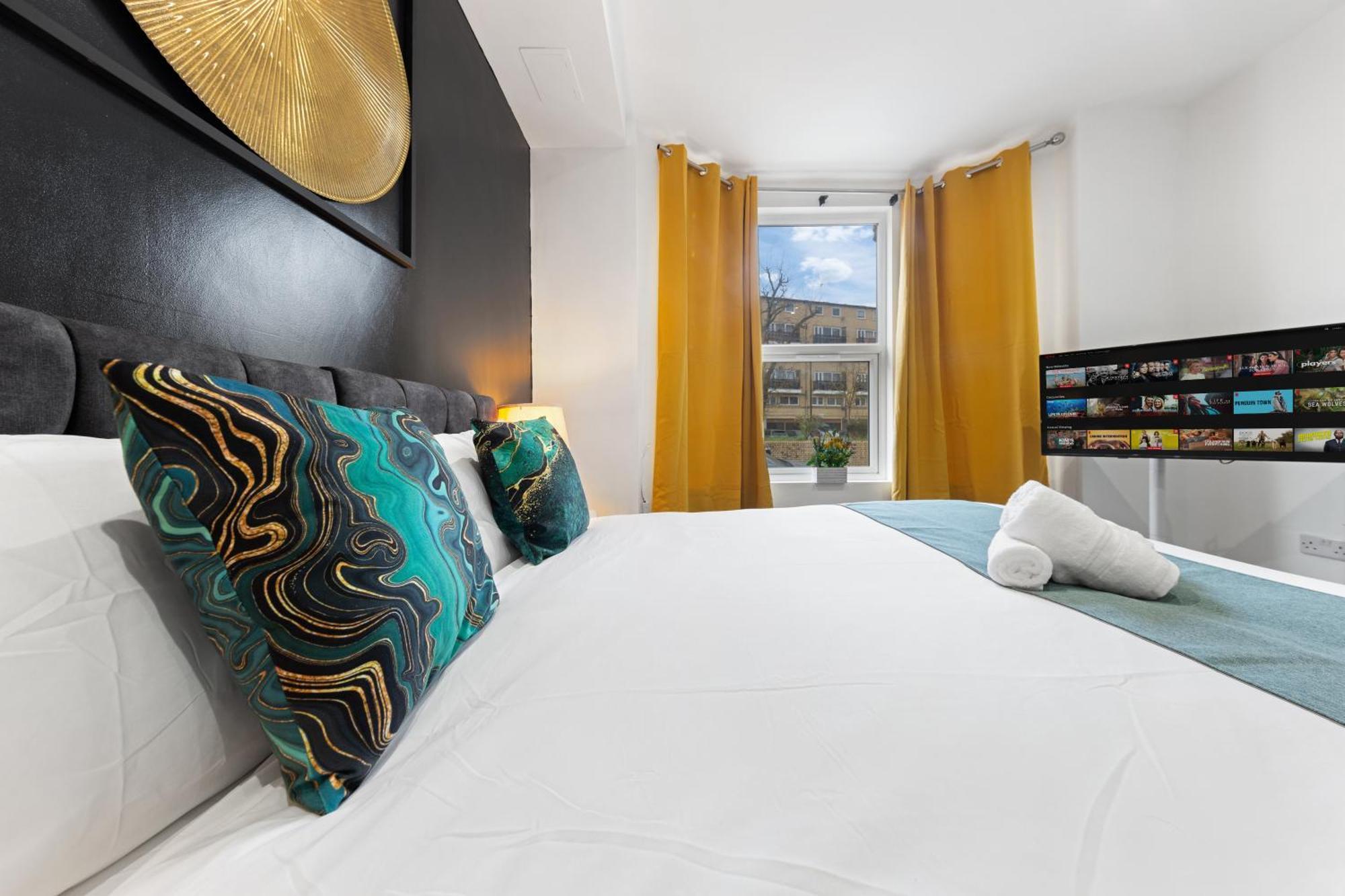 Immaculate 2-bed Escape- Sleeps 6- Garden & Parking - 15 Mins To Central- Save 20 Percent Weekly! Apartment