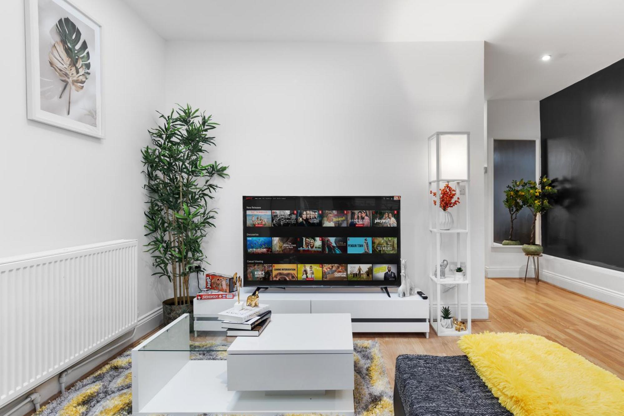 Immaculate 2-bed Escape- Sleeps 6- Garden & Parking - 15 Mins To Central- Save 20 Percent Weekly! London