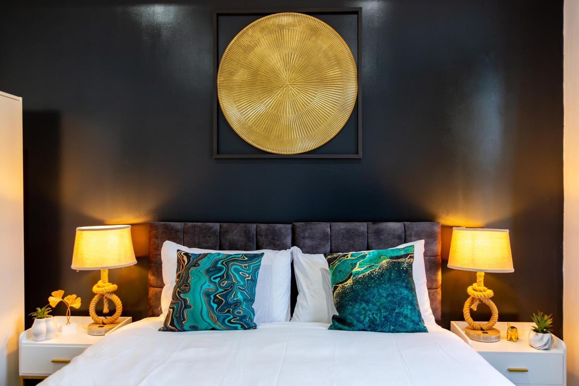 Immaculate 2-bed Escape- Sleeps 6- Garden & Parking - 15 Mins To Central- Save 20 Percent Weekly! Apartment London
